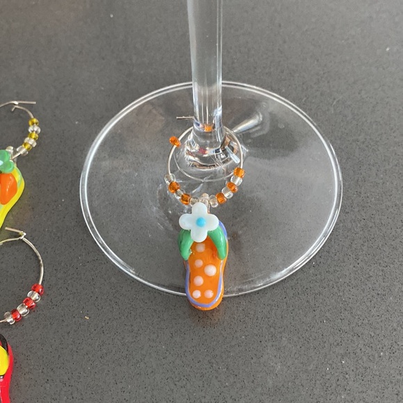 6 Wine Charms - Picture 2 of 3